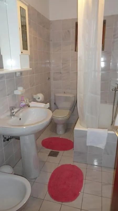 Studio Apartment In Palit With Balcony, Air Conditioning, Wi-Fi Mundanije